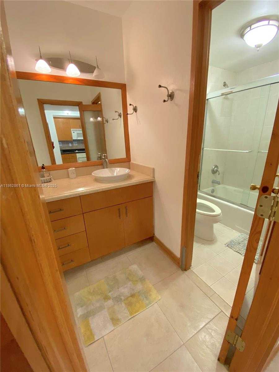 Small Image of 100 LINCOLN RD #1405, Miami Beach Number 13