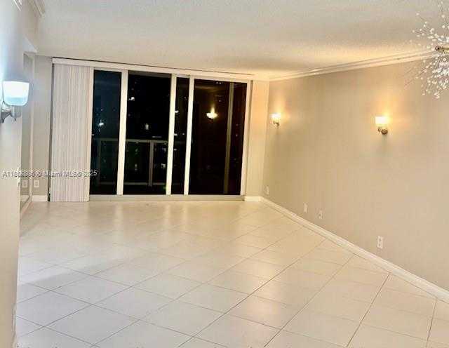 Small Image of 100 BAYVIEW DR #1929, Sunny Isles Beach Number 3