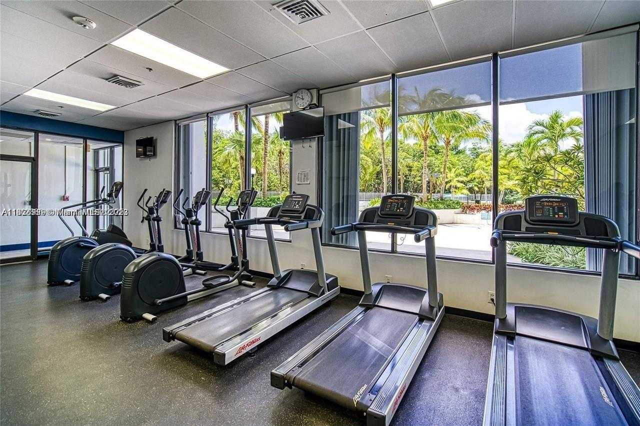 Small Image of 100 BAYVIEW DR #1929, Sunny Isles Beach Number 31