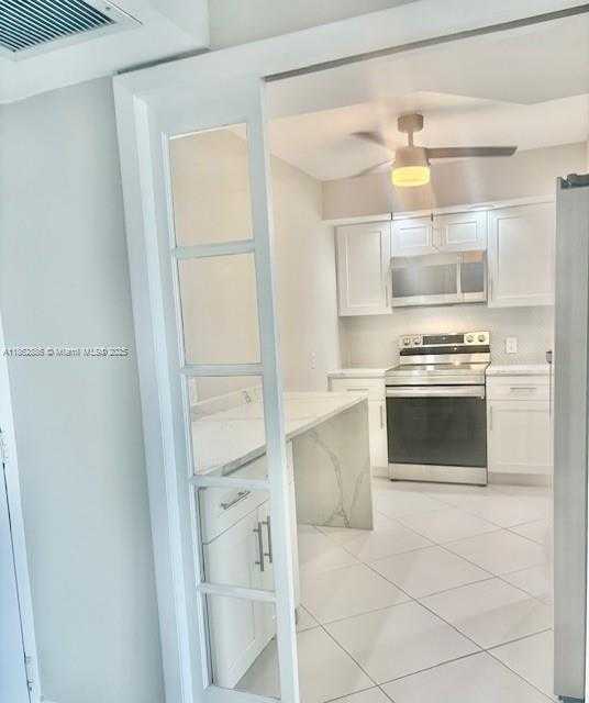 Small Image of 100 BAYVIEW DR #1929, Sunny Isles Beach Number 4