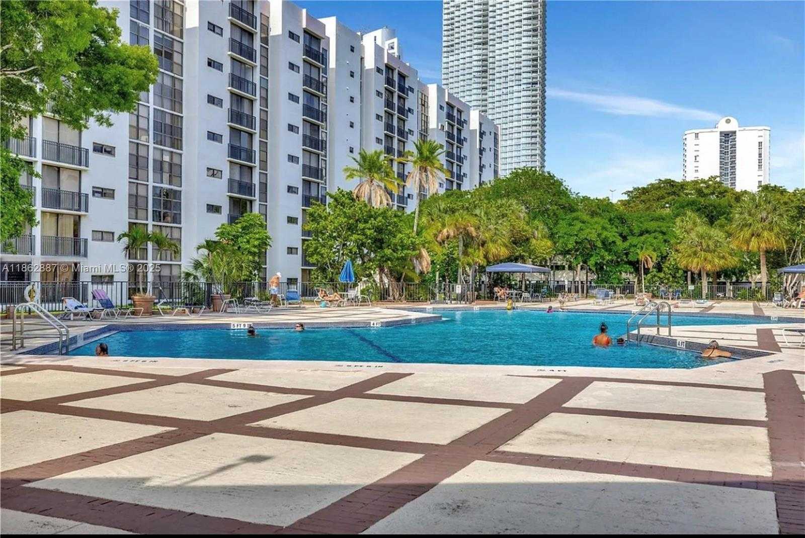 Small Image of 17021 NORTH BAY RD #809, Sunny Isles Beach Number 5