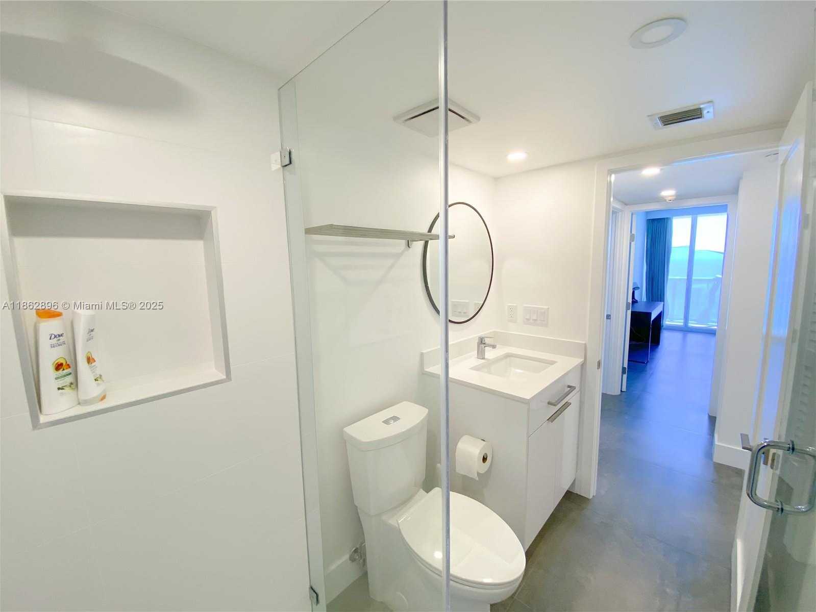 Small Image of 100 BAYVIEW DR #1506, Sunny Isles Beach Number 11