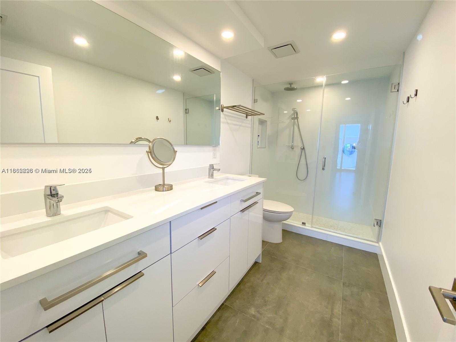 Small Image of 100 BAYVIEW DR #1506, Sunny Isles Beach Number 16