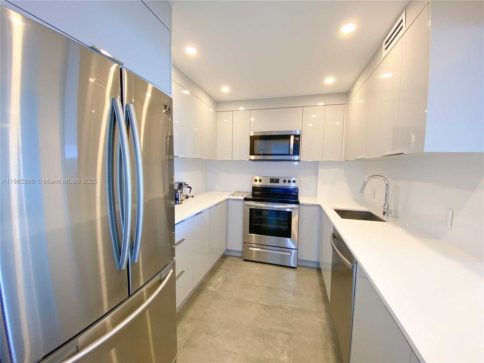 Small Image of 100 BAYVIEW DR #1506, Sunny Isles Beach Number 6