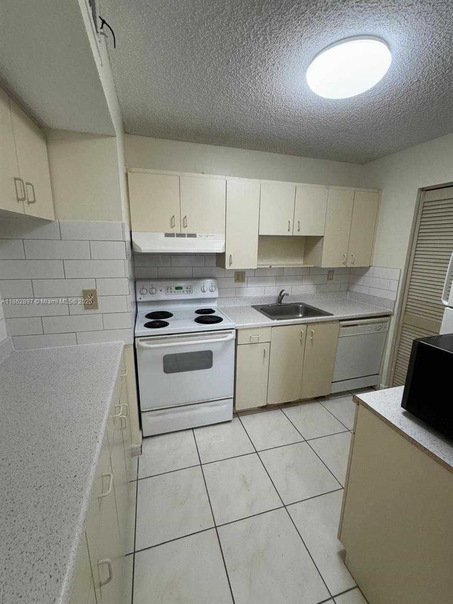 Small Image of 9707 HAMMOCKS BLVD #205, Miami Number 18