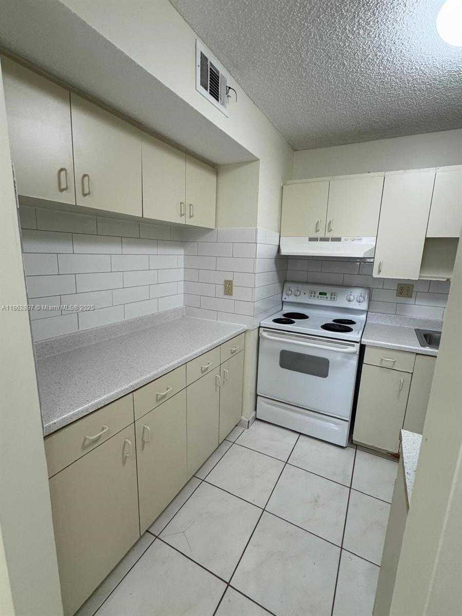 Small Image of 9707 HAMMOCKS BLVD #205, Miami Number 20