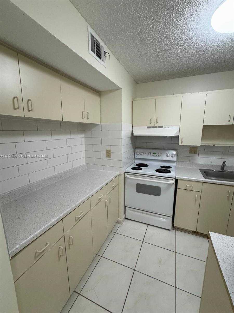 Small Image of 9707 HAMMOCKS BLVD #205, Miami Number 21