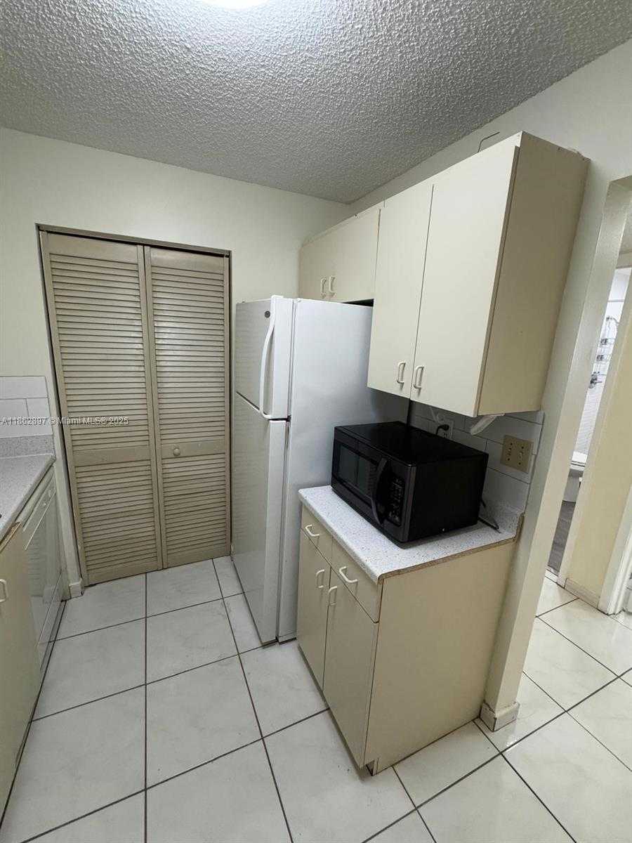 Small Image of 9707 HAMMOCKS BLVD #205, Miami Number 22