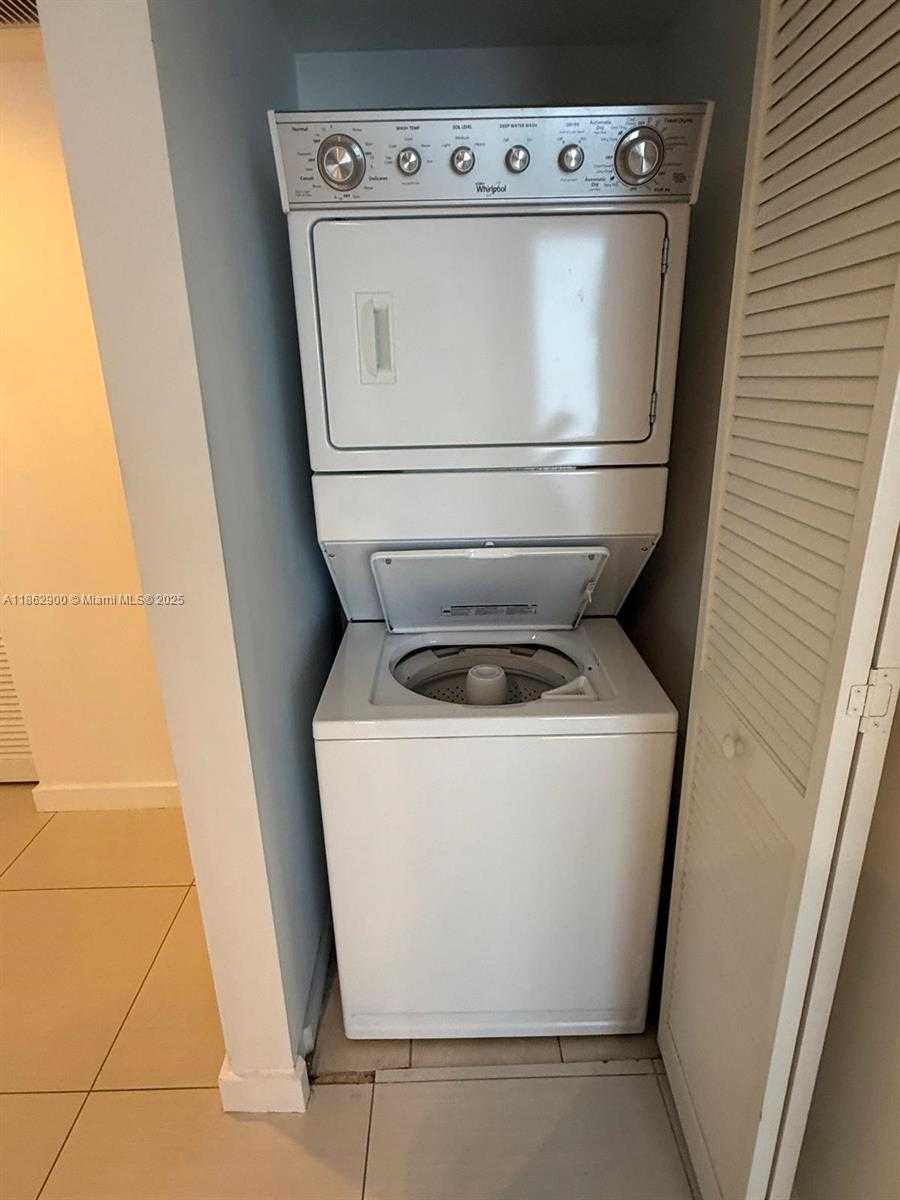 Small Image of 31 SOUTH EAST 6TH ST #1608, Miami Number 25