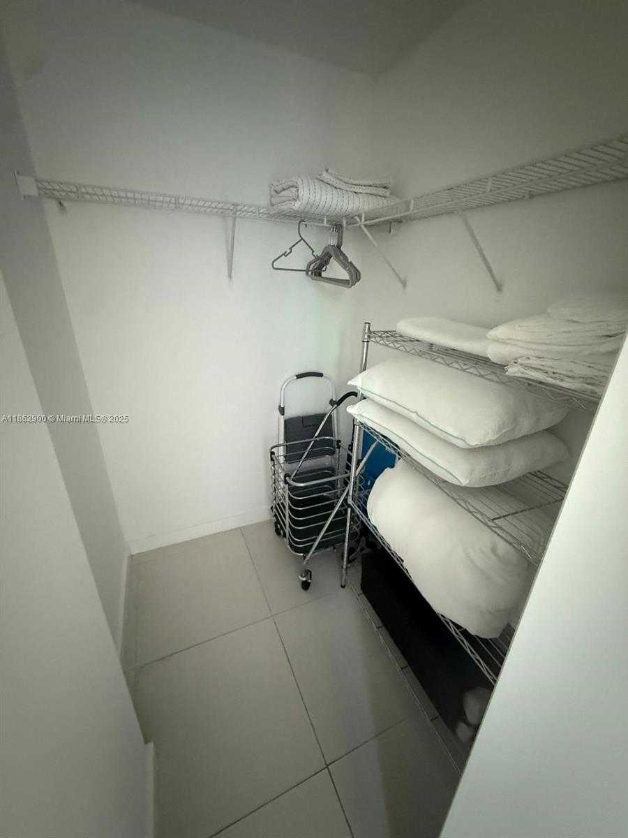 Small Image of 31 SOUTH EAST 6TH ST #1608, Miami Number 33