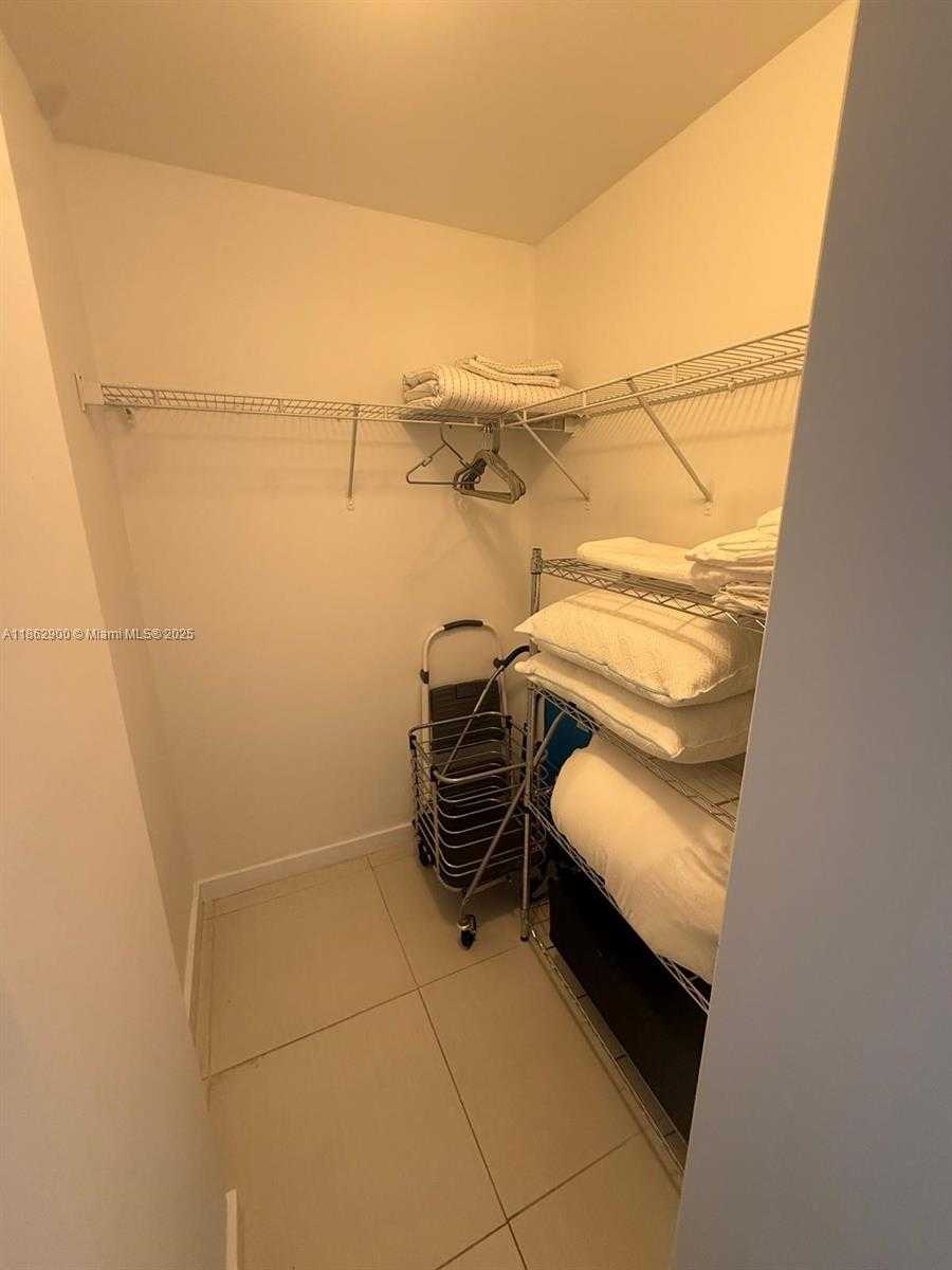 Small Image of 31 SOUTH EAST 6TH ST #1608, Miami Number 34