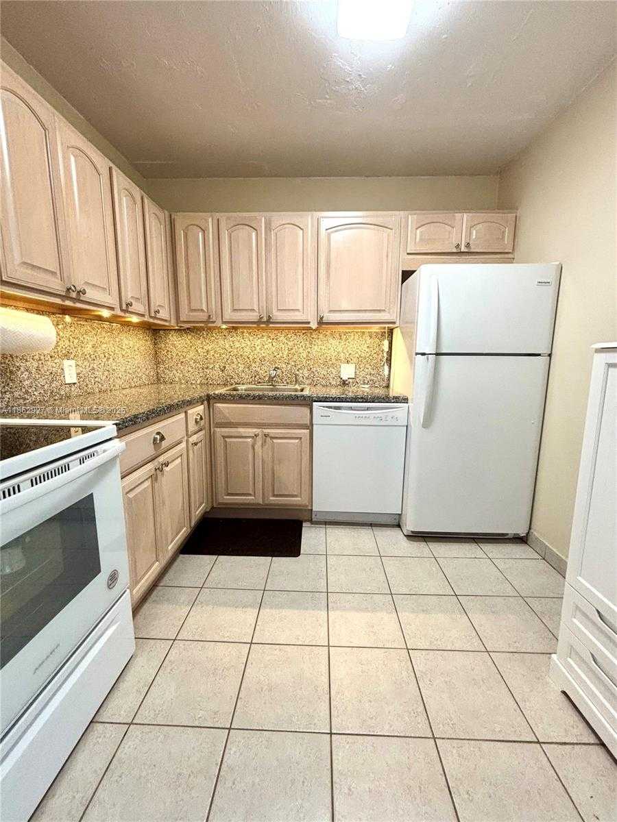 Small Image of 20301 WEST COUNTRY CLUB DR #1025, Aventura Number 4