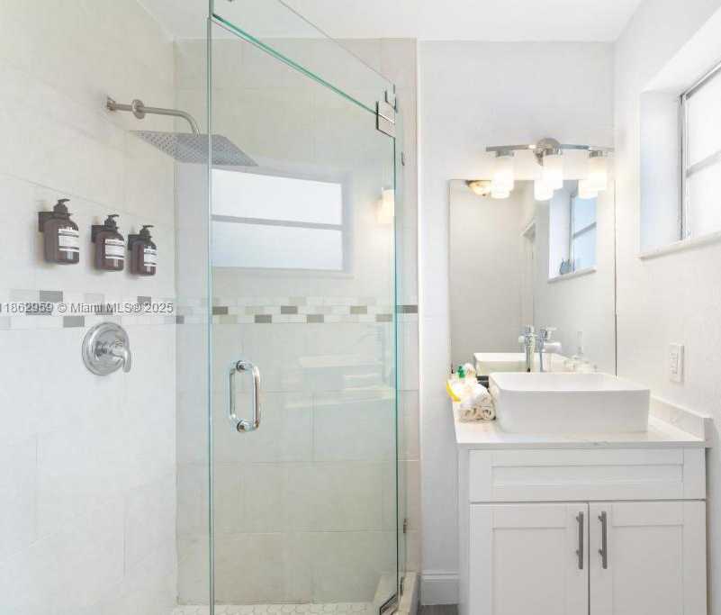 Small Image of 4110 JEFFERSON ST, Hollywood Number 20