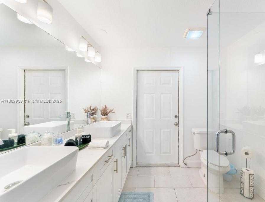 Small Image of 4110 JEFFERSON ST, Hollywood Number 21