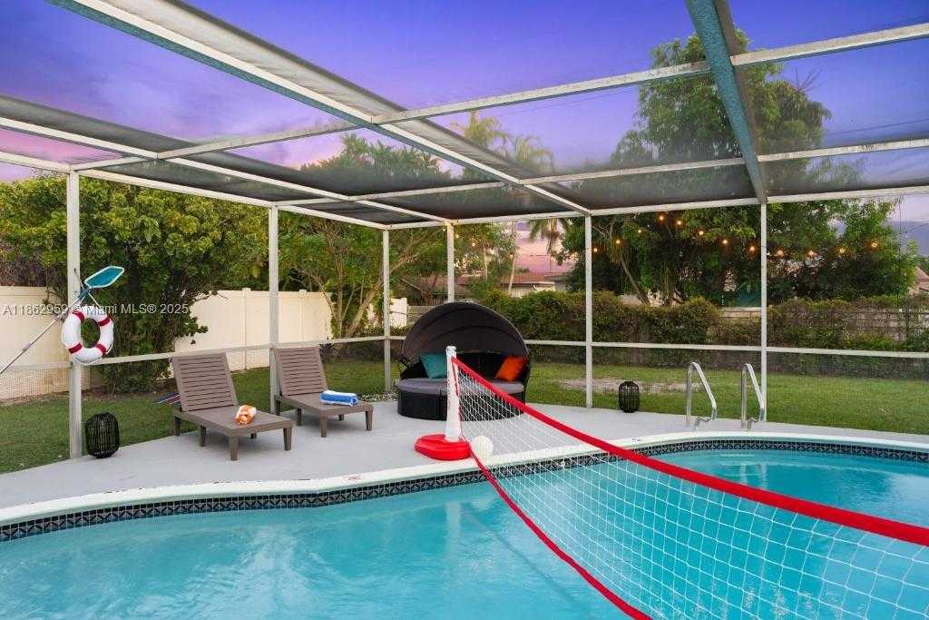 Small Image of 4110 JEFFERSON ST, Hollywood Number 3