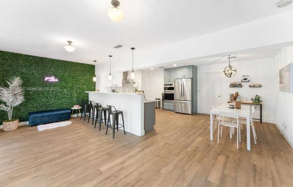 Small Image of 4110 JEFFERSON ST, Hollywood Number 9