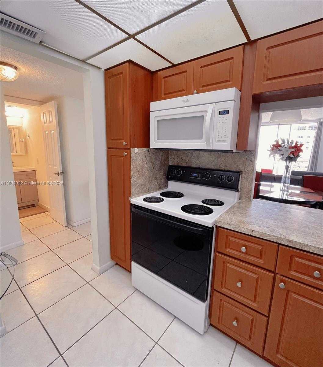 Small Image of 1817 SOUTH OCEAN DR #419, Hallandale Beach Number 10