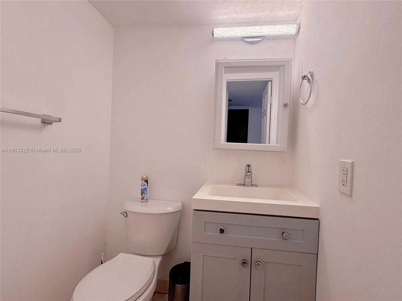Small Image of 1817 SOUTH OCEAN DR #419, Hallandale Beach Number 7