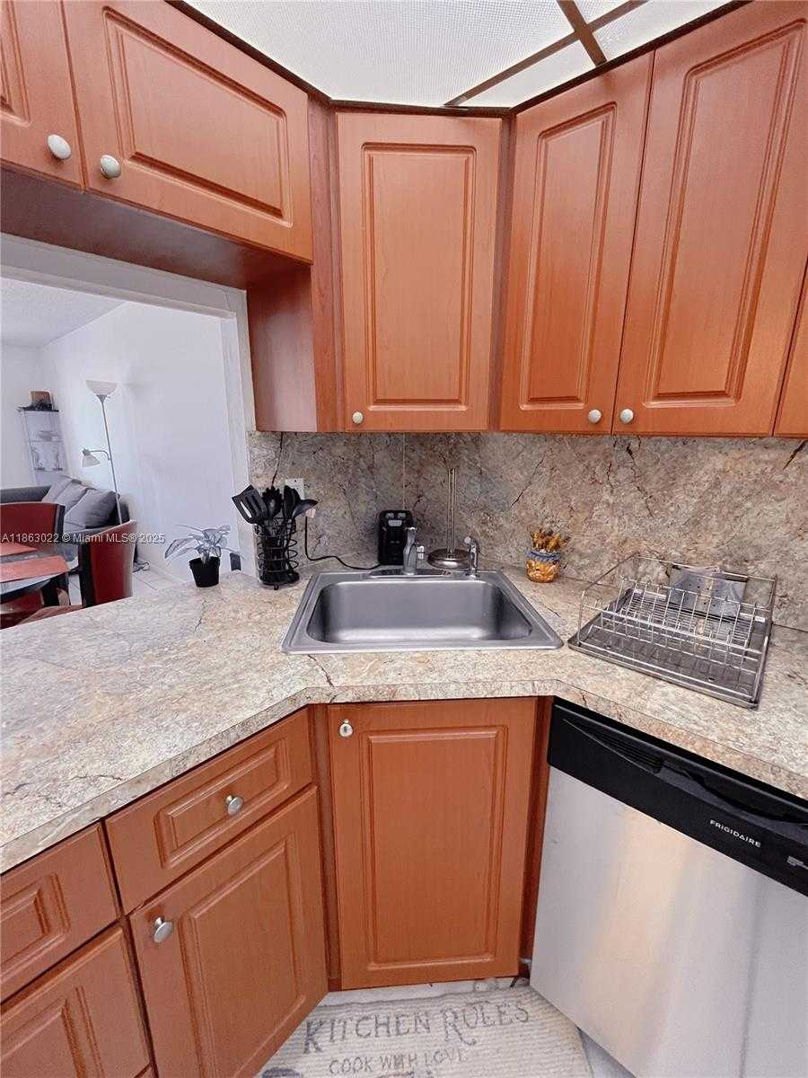 Small Image of 1817 SOUTH OCEAN DR #419, Hallandale Beach Number 9