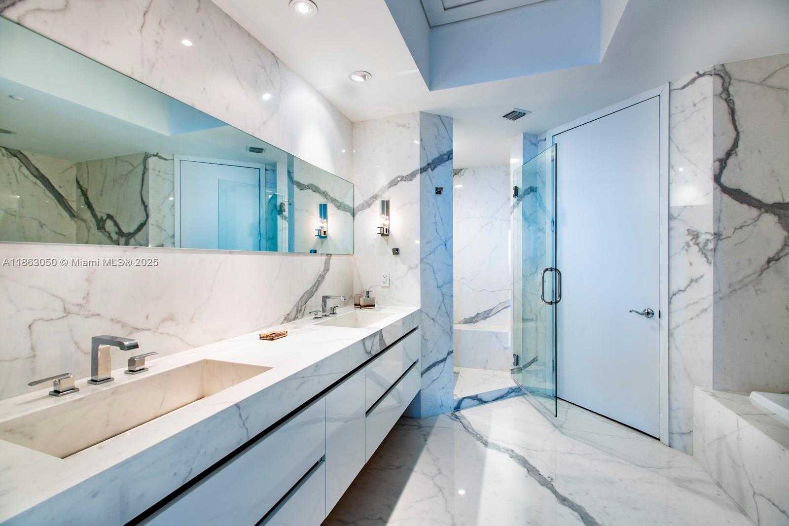 Small Image of 100 SOUTH POINTE DR #3701, Miami Beach Number 15