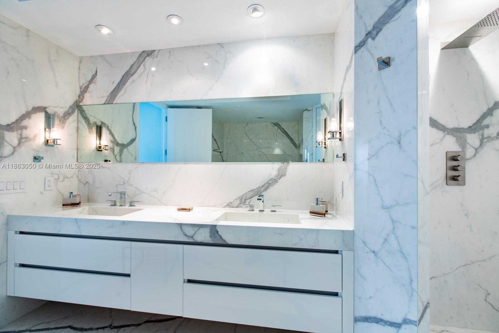Small Image of 100 SOUTH POINTE DR #3701, Miami Beach Number 16