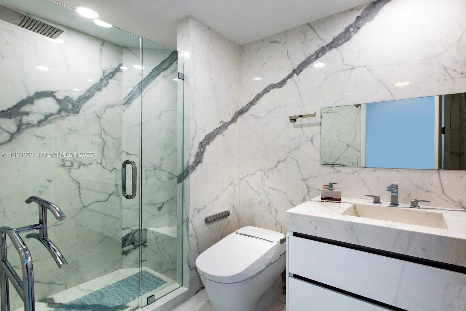 Small Image of 100 SOUTH POINTE DR #3701, Miami Beach Number 19