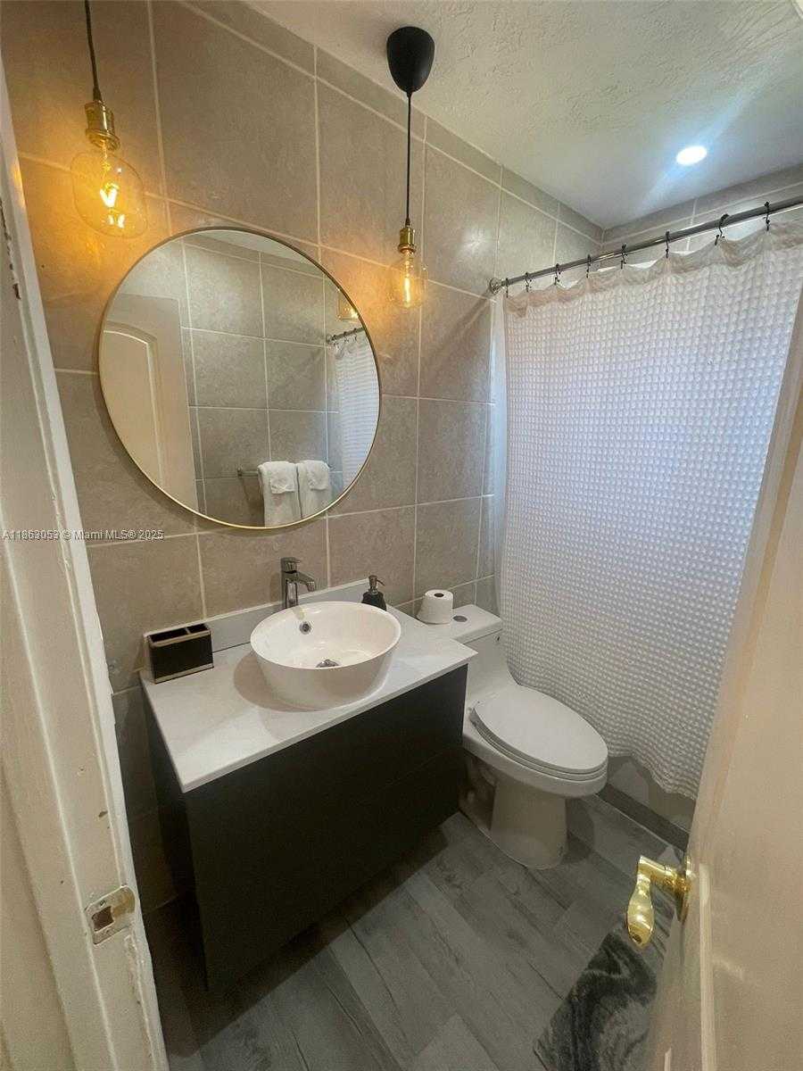 Small Image of 1736 NORTH 16TH CT #A, Hollywood Number 2