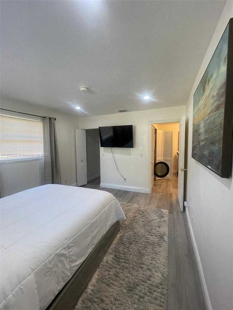 Small Image of 1736 NORTH 16TH CT #A, Hollywood Number 9