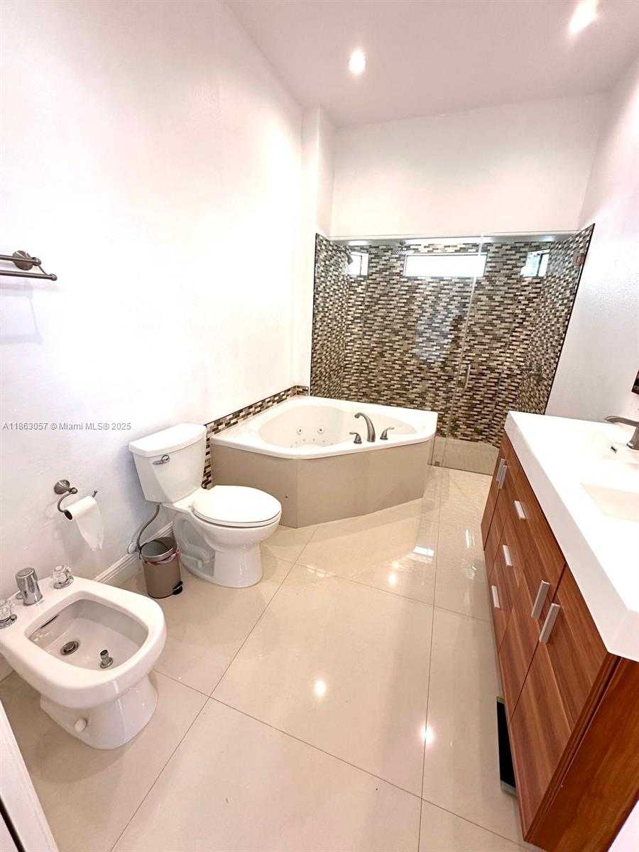Small Image of 15750 SOUTH WEST 90TH AVE, Palmetto Bay Number 24