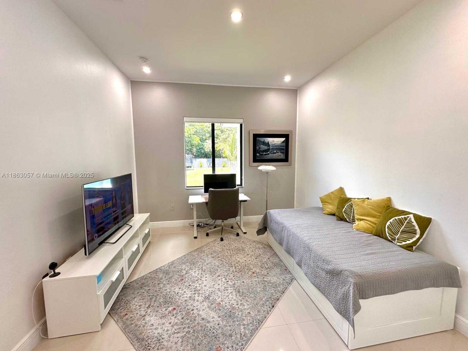 Small Image of 15750 SOUTH WEST 90TH AVE, Palmetto Bay Number 37