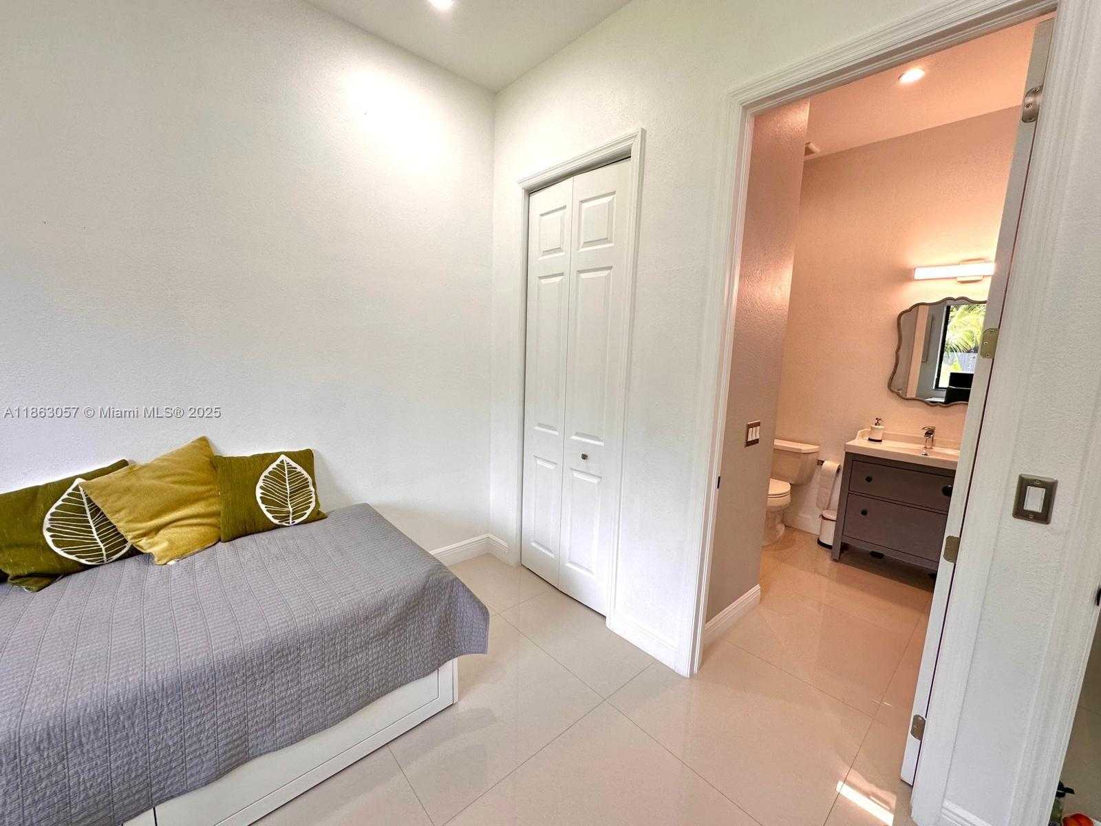 Small Image of 15750 SOUTH WEST 90TH AVE, Palmetto Bay Number 38