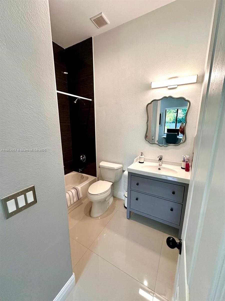 Small Image of 15750 SOUTH WEST 90TH AVE, Palmetto Bay Number 39