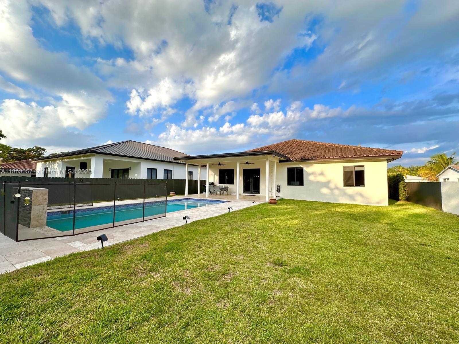 Small Image of 15750 SOUTH WEST 90TH AVE, Palmetto Bay Number 53