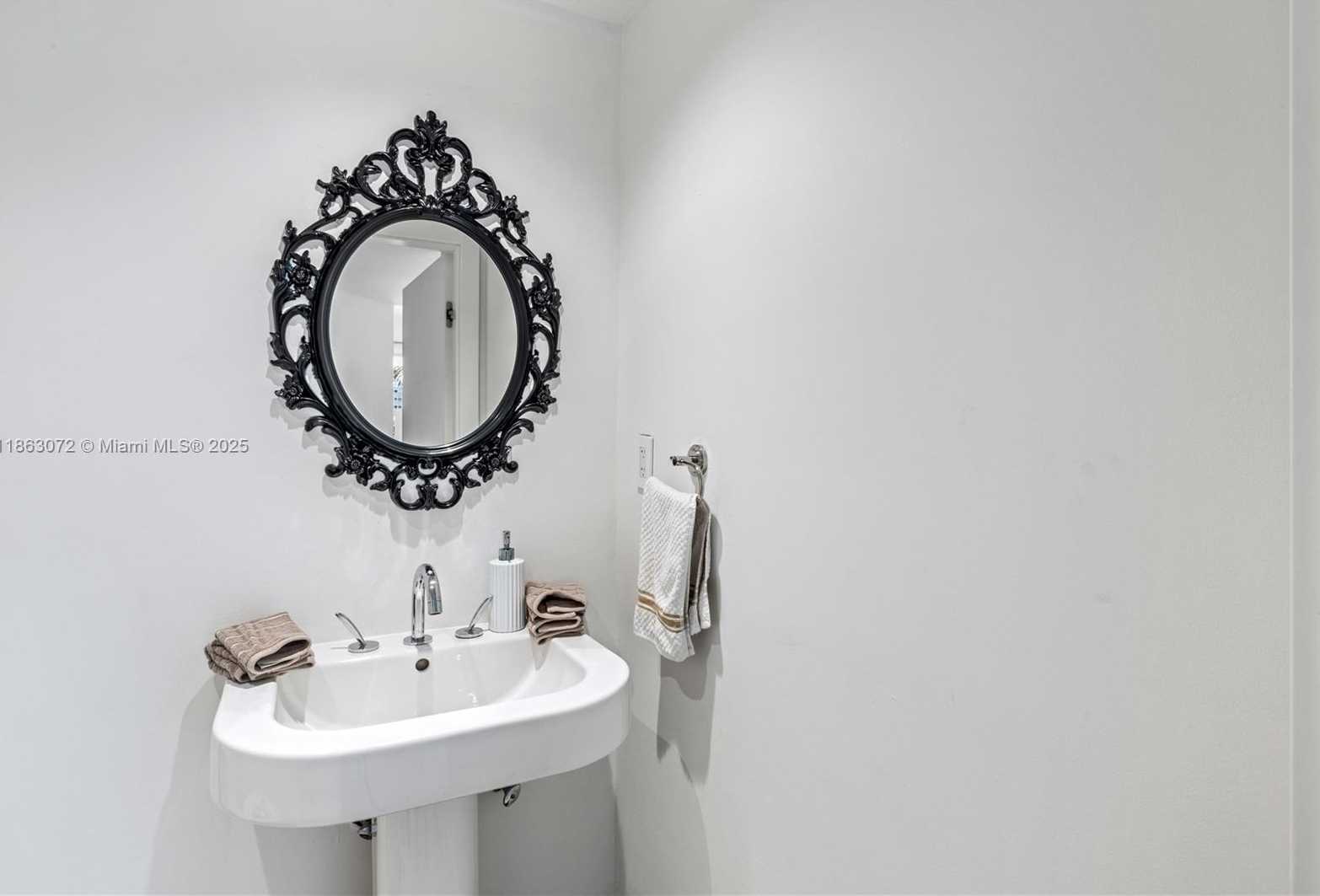 Small Image of 400 ALTON RD #610, Miami Beach Number 7