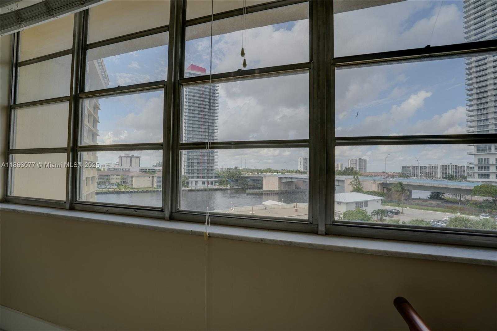Small Image of 1817 SOUTH OCEAN DR #515, Hallandale Beach Number 27