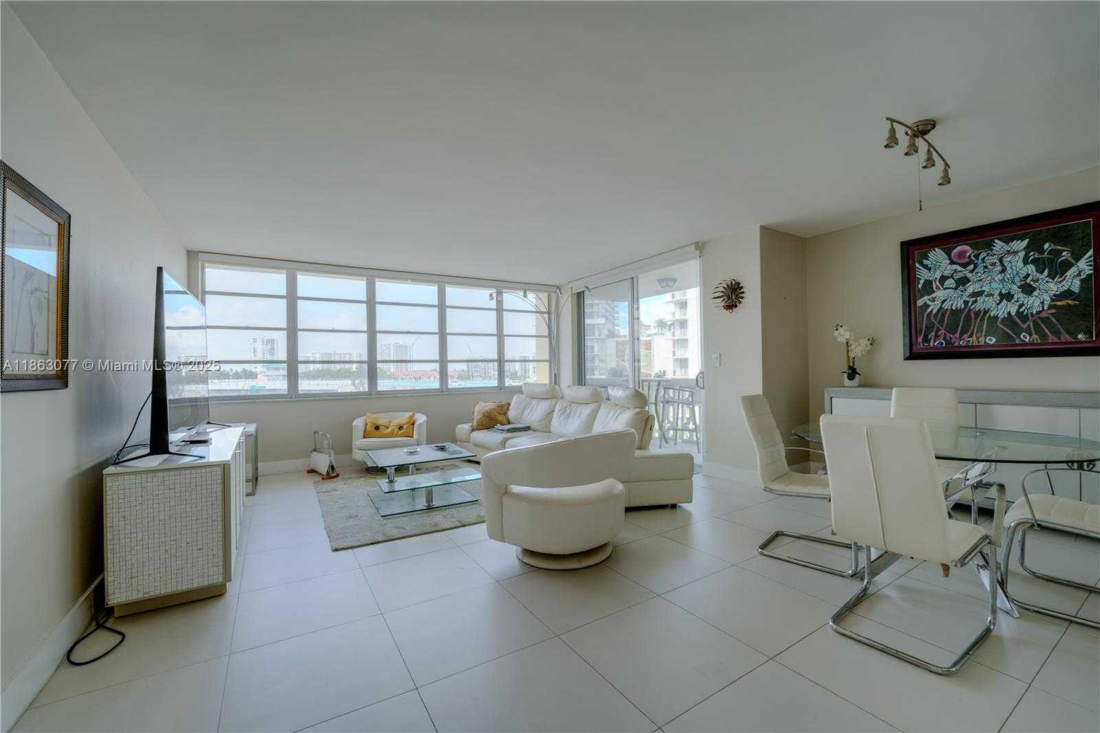 Small Image of 1817 SOUTH OCEAN DR #515, Hallandale Beach Number 3