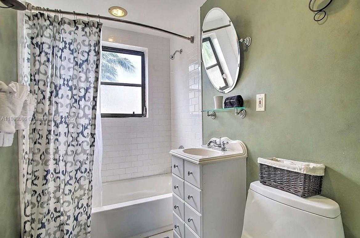 Small Image of 2413 NASSAU LN #2413, Fort Lauderdale Number 16