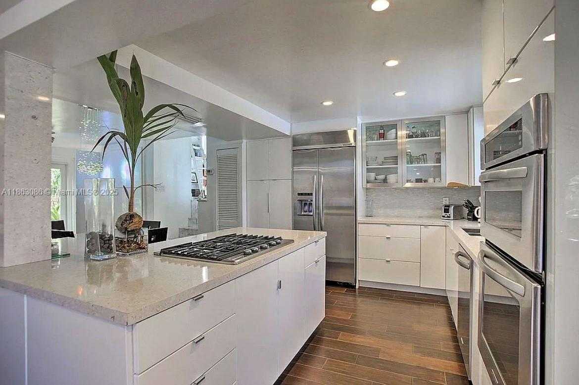 Small Image of 2413 NASSAU LN #2413, Fort Lauderdale Number 2