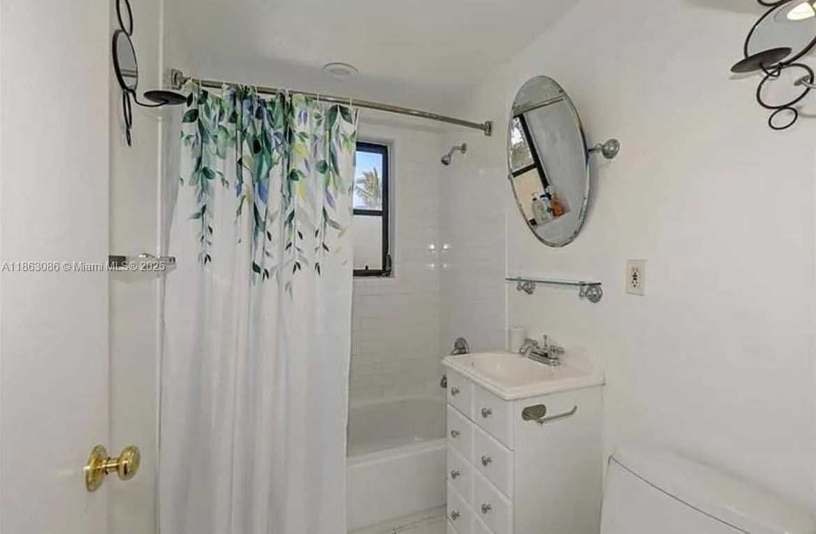 Small Image of 2413 NASSAU LN #2413, Fort Lauderdale Number 22