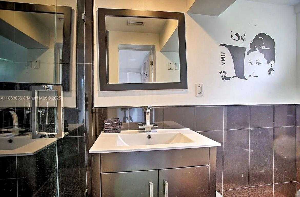 Small Image of 2413 NASSAU LN #2413, Fort Lauderdale Number 24