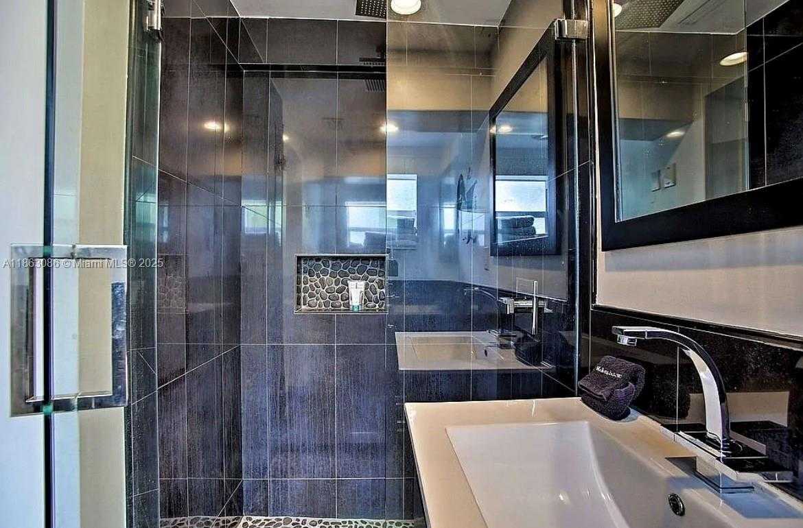 Small Image of 2413 NASSAU LN #2413, Fort Lauderdale Number 25