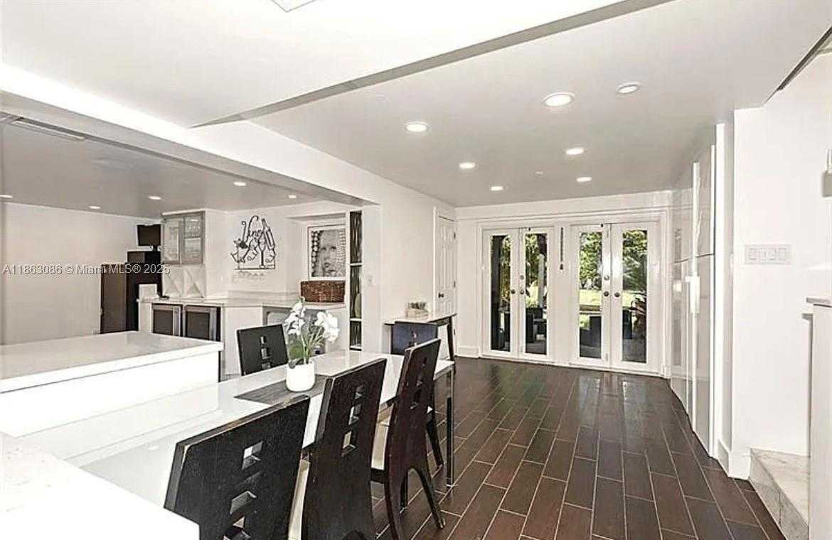 Small Image of 2413 NASSAU LN #2413, Fort Lauderdale Number 4
