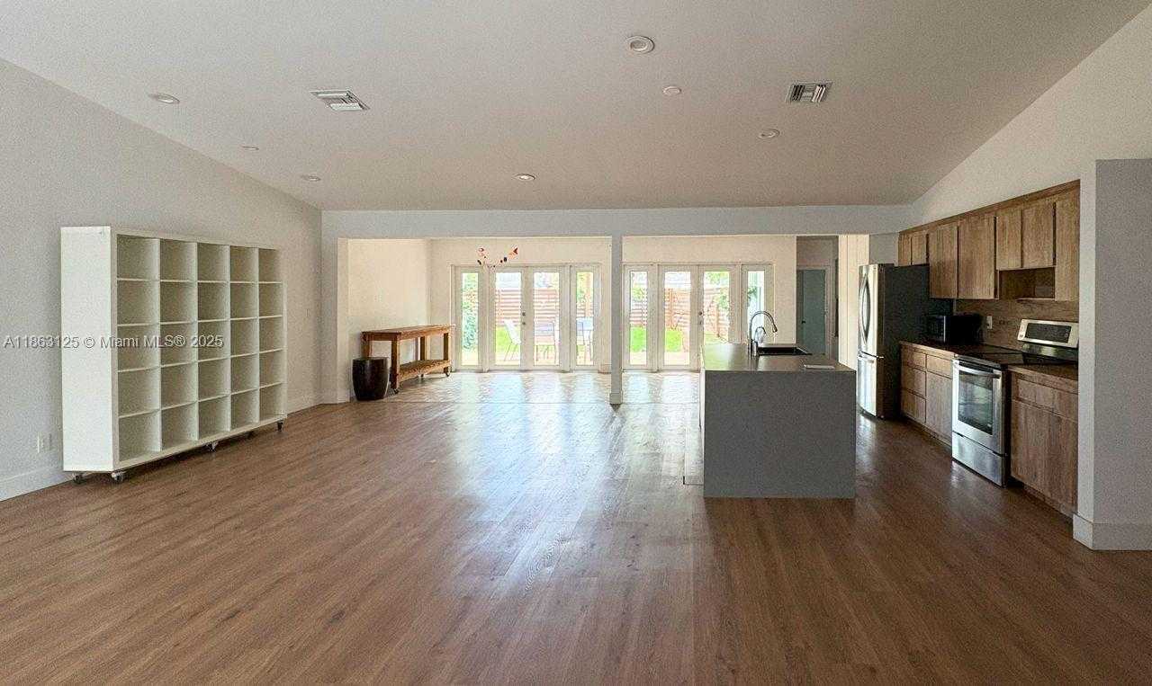 Small Image of 3330 LIBERTY ST, Hollywood Number 5