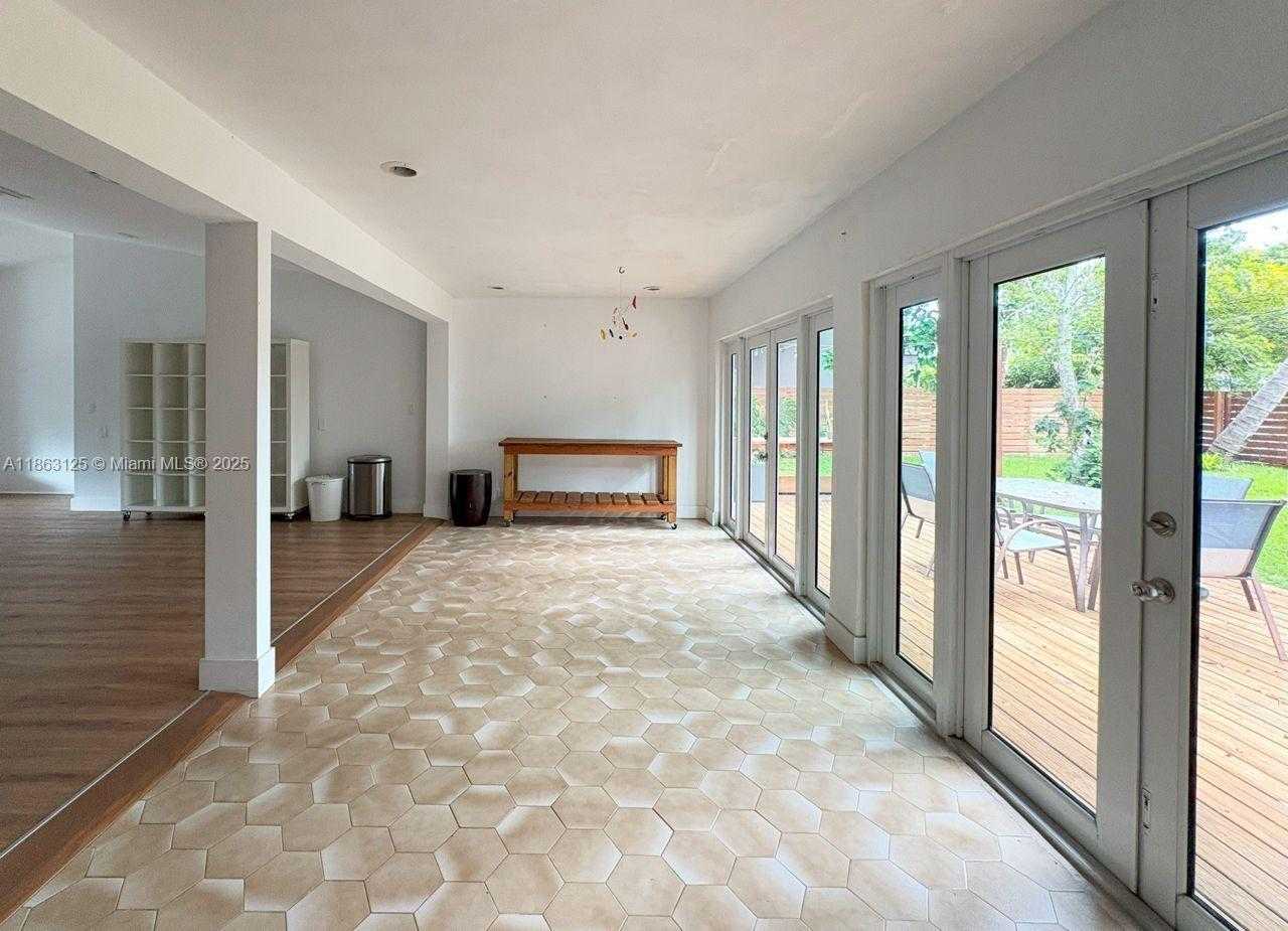 Small Image of 3330 LIBERTY ST, Hollywood Number 6