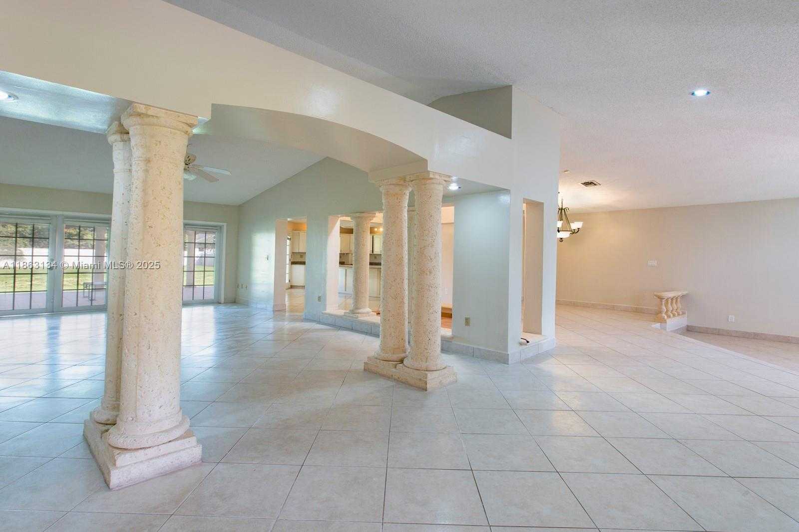 Small Image of 161 SOUTH WEST 129TH AVE, Miami Number 3