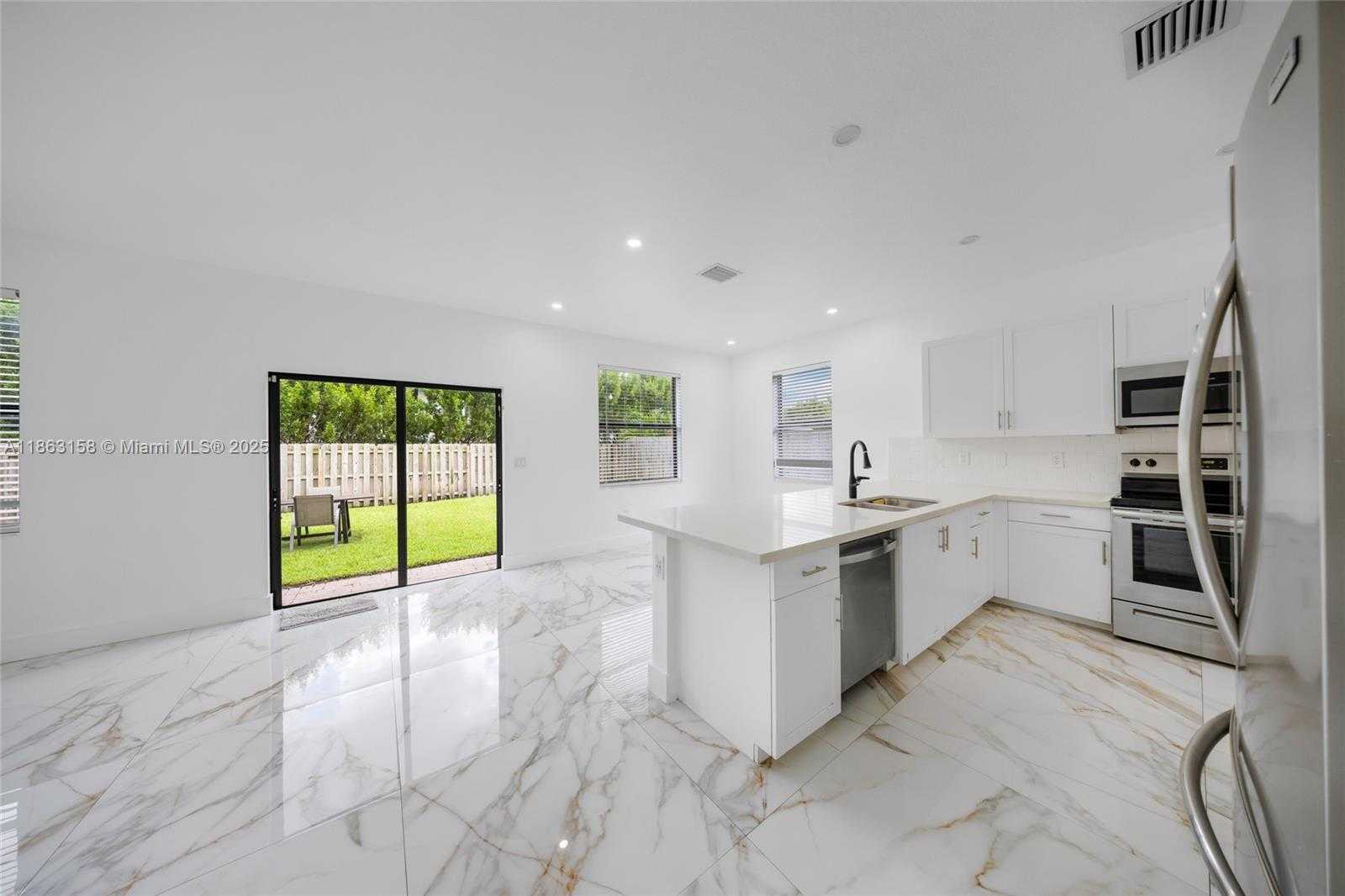 Small Image of 268 NORTH EAST 210TH WAY, Miami Number 13