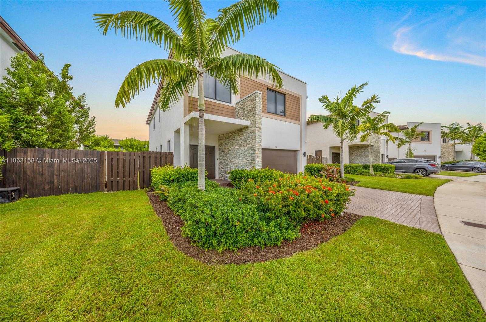 Small Image of 268 NORTH EAST 210TH WAY, Miami Number 3
