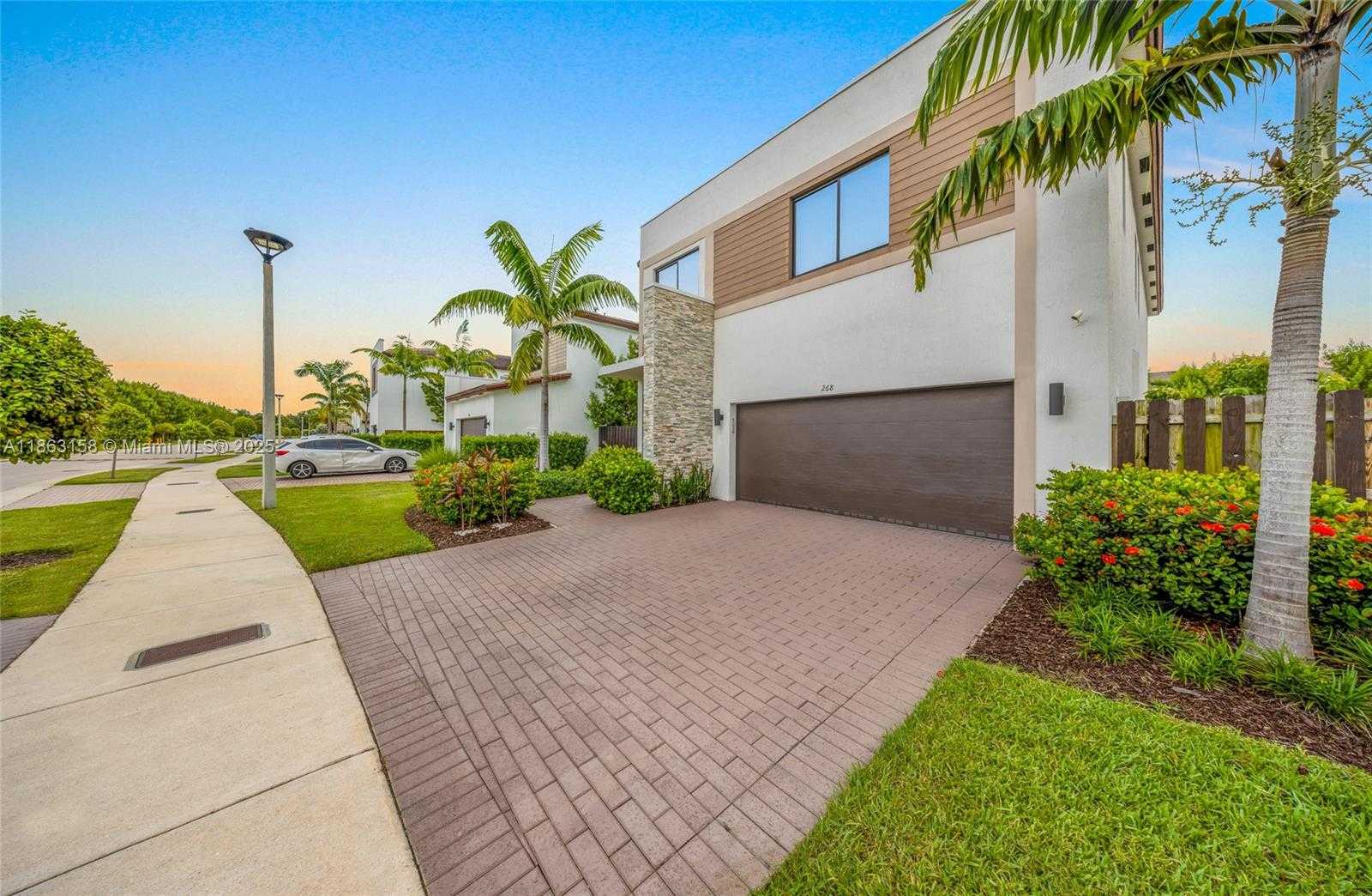 Small Image of 268 NORTH EAST 210TH WAY, Miami Number 4