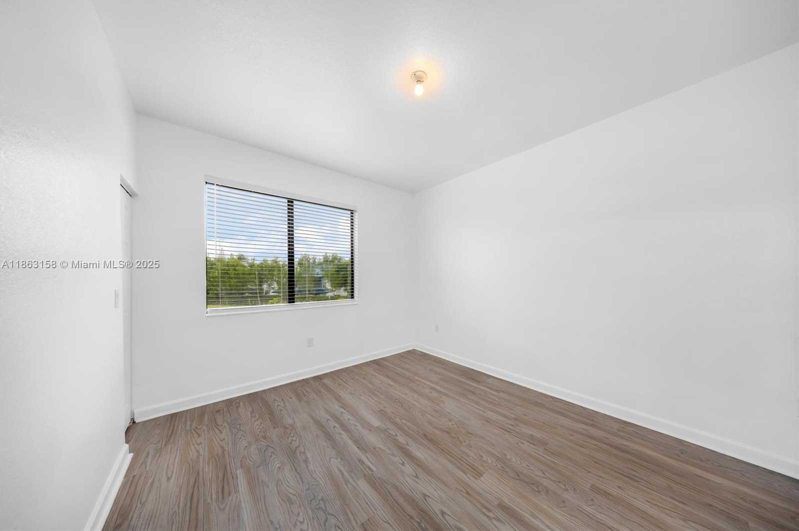 Small Image of 268 NORTH EAST 210TH WAY, Miami Number 44
