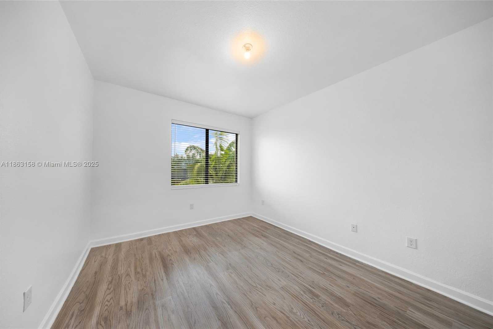 Small Image of 268 NORTH EAST 210TH WAY, Miami Number 47